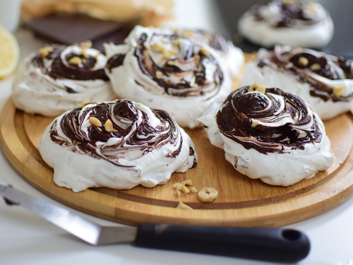 Chocolate and Hazelnut Meringues &ndash; Tala Cooking