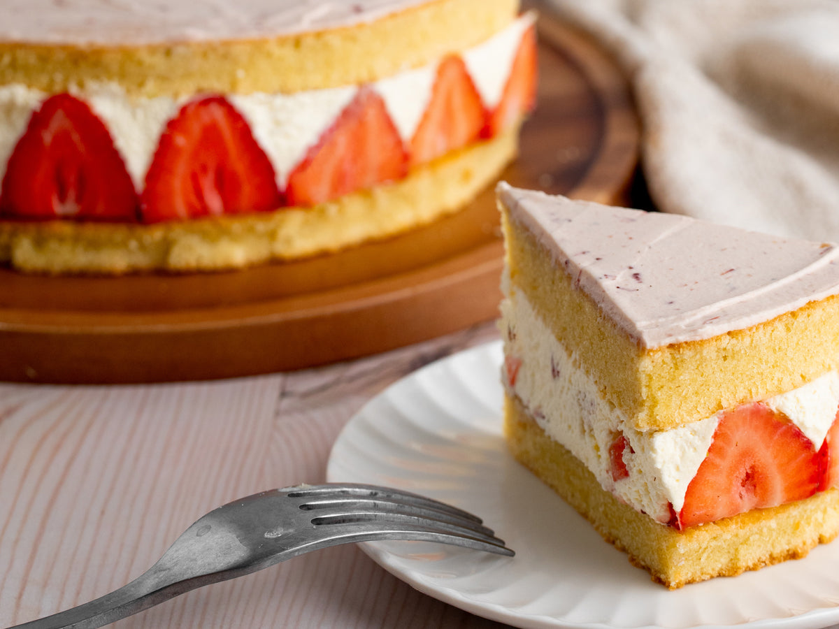 Strawberry and Elderflower Gateau – Tala Cooking