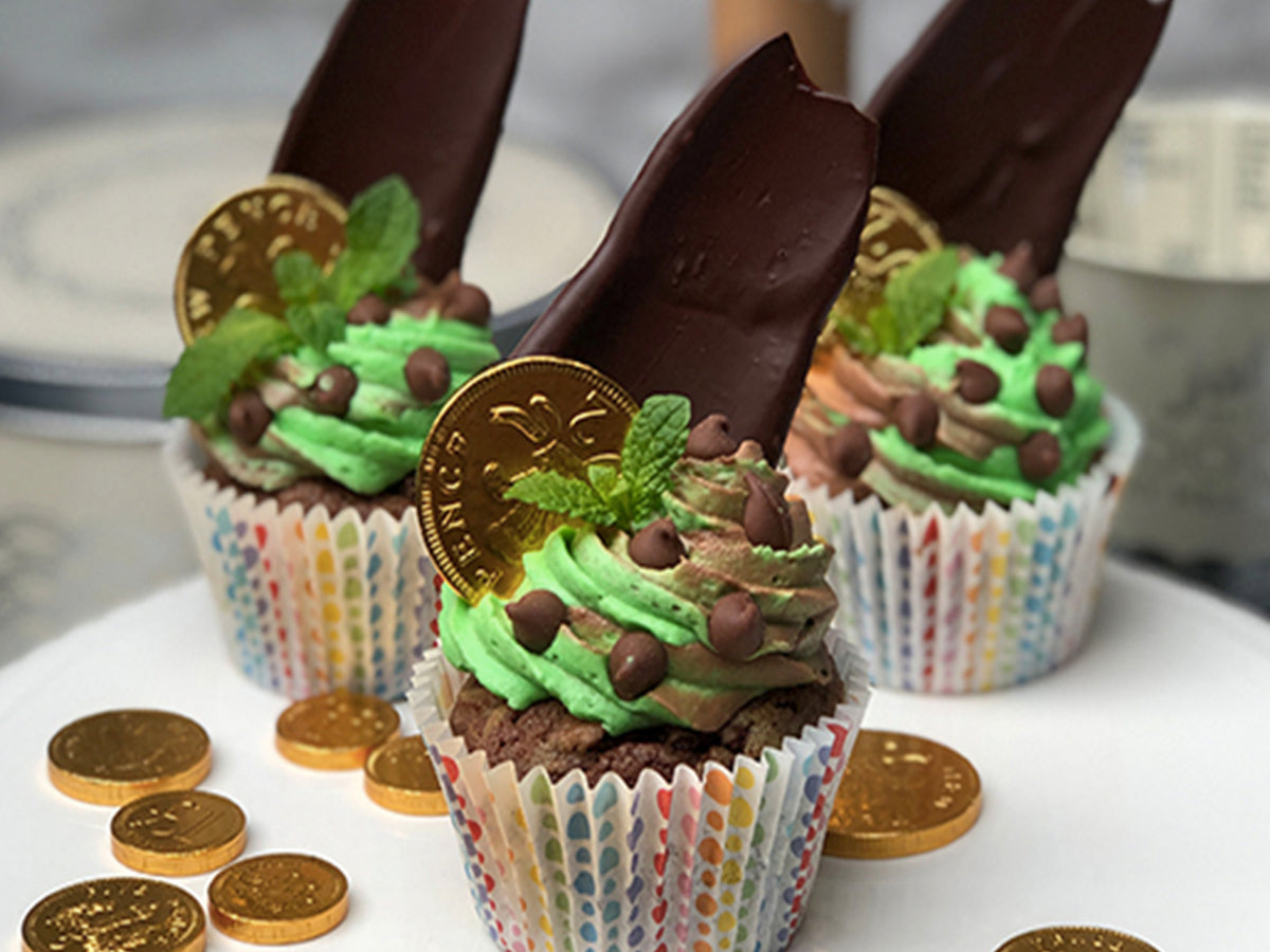 Lucky Charm Mint Chocolate Chip Cupcakes – Tala Cooking