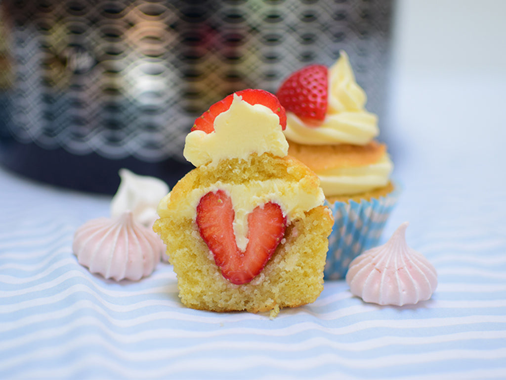 Strawberry and champagne picnic cupcakes